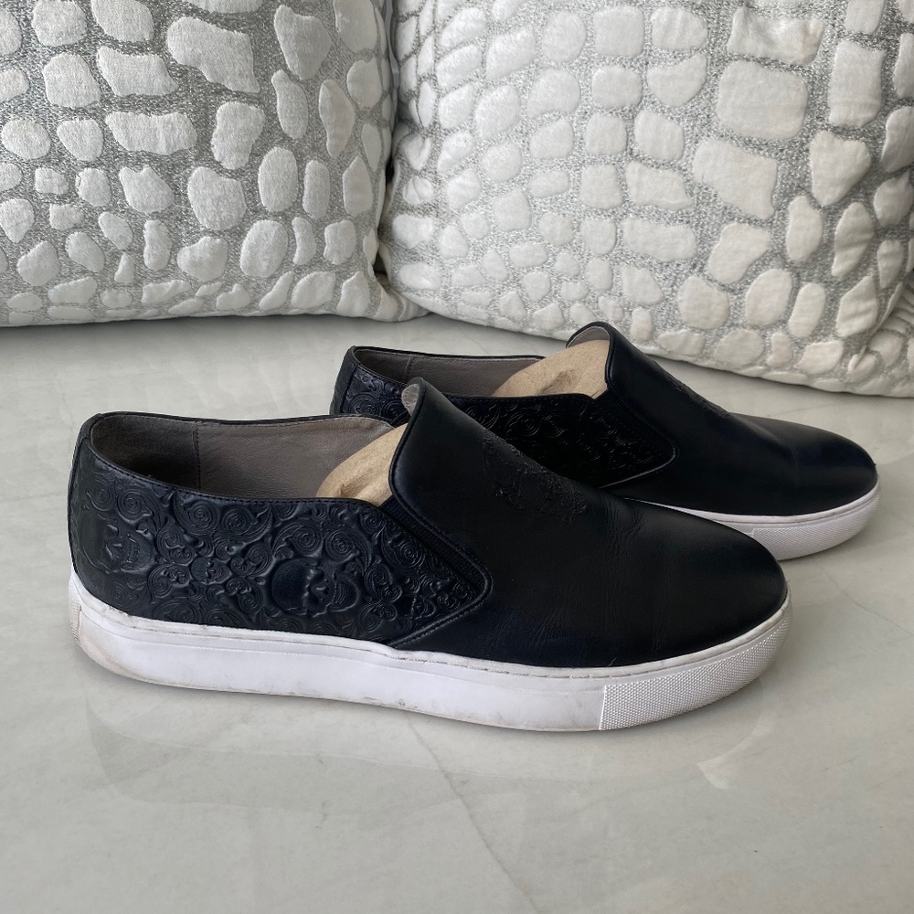 Robert Graham Calvert Black Skull Embossed Slip on sneakers